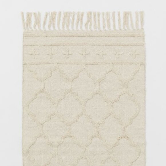 H&M Home Rectangular Tasseled Rug Light Beige 28X55 - Picture 4 of 7